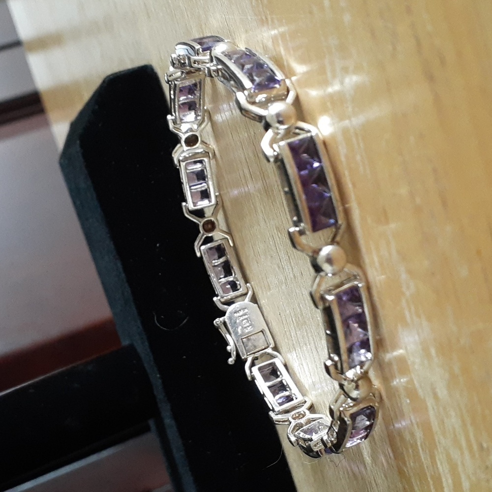 8.25" Sterling Silver & Amethyst Bracelet w/ Safety Clasp TT119